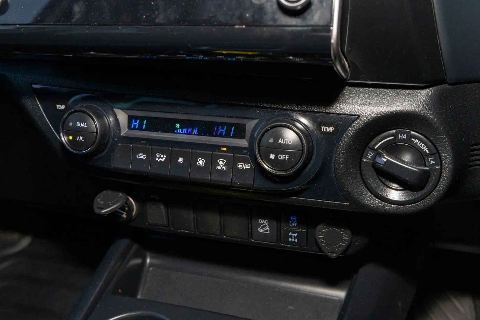 2023 Toyota Hilux Gallery Image 16