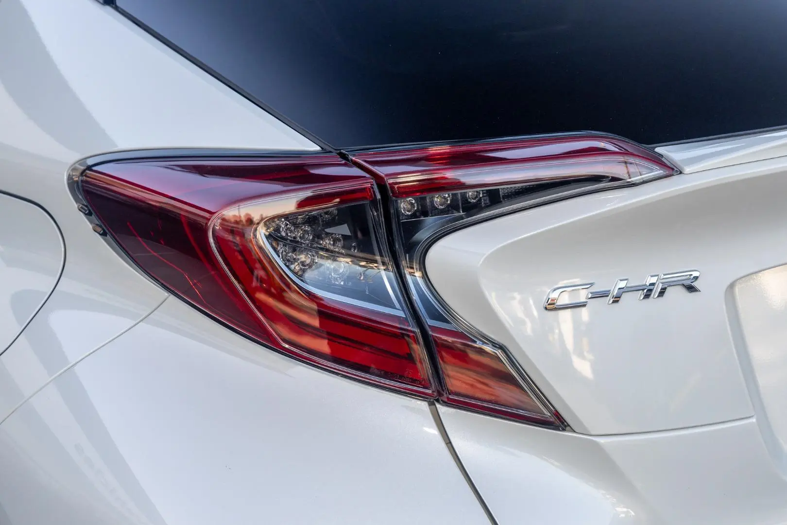 2019 Toyota C-HR Gallery Image 20