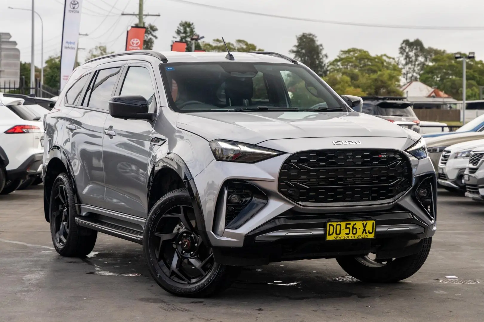 2025 Isuzu MU-X Image