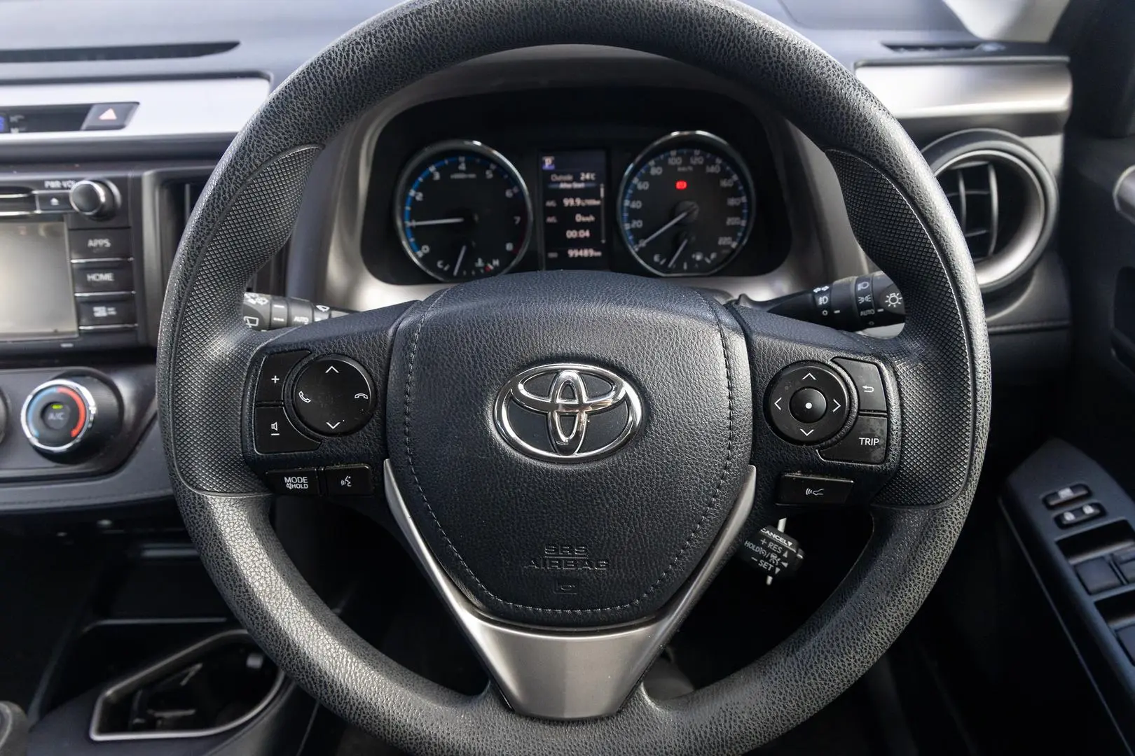 2018 Toyota RAV4 Gallery Image 10