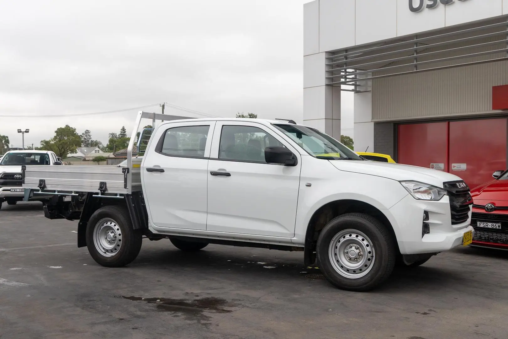 2023 Isuzu D-MAX Gallery Image 3