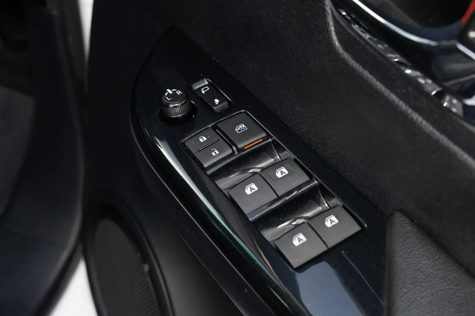 2024 Toyota Hilux Gallery Image 18