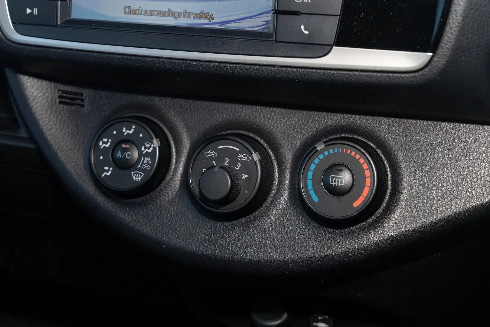 2015 Toyota Yaris Gallery Image 16
