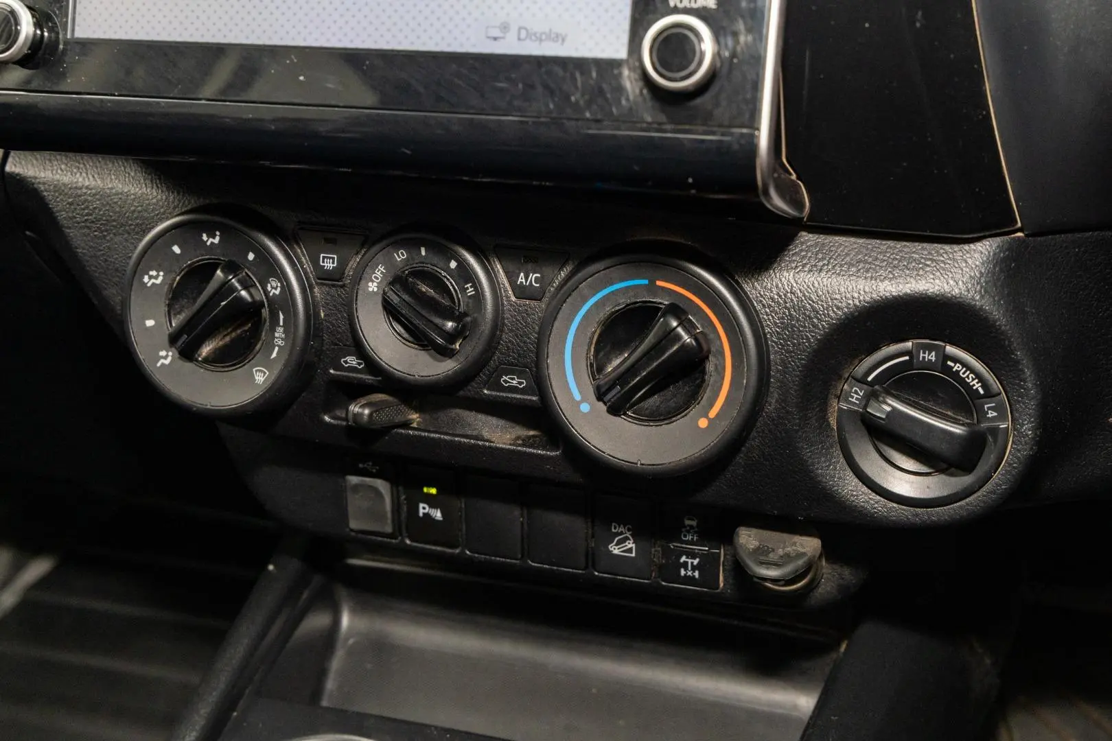 2022 Toyota Hilux Gallery Image 16