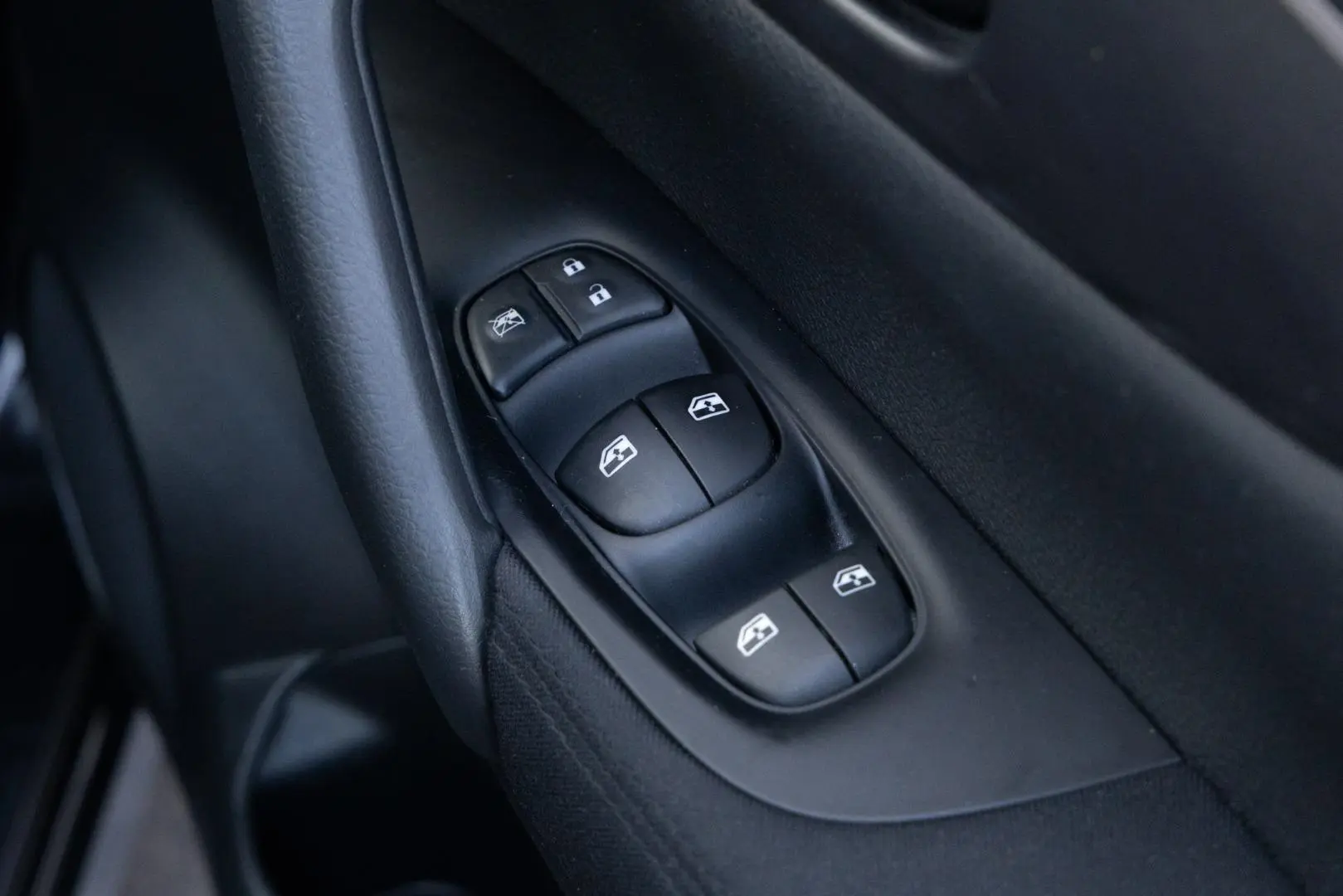2017 Nissan QASHQAI Gallery Image 17