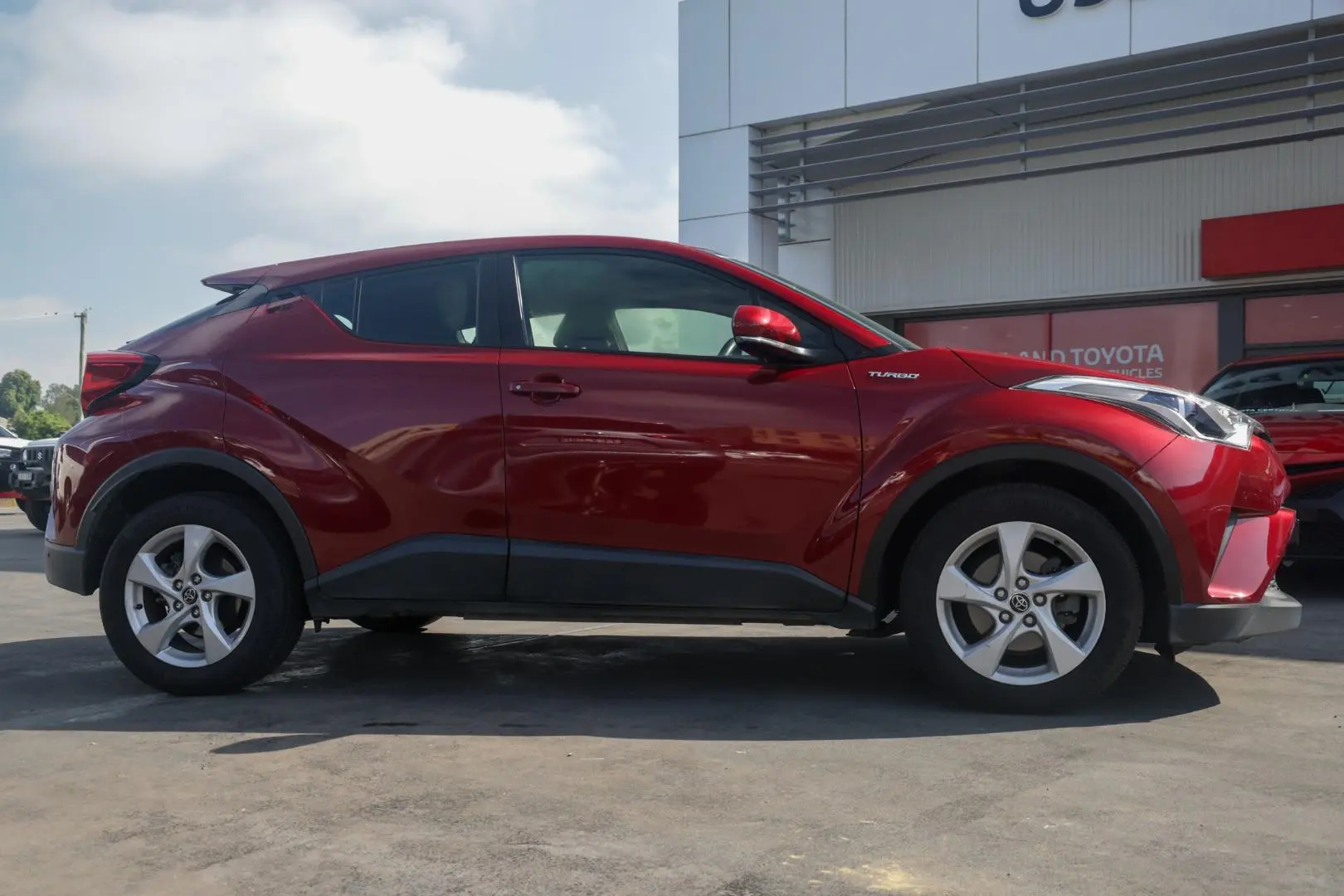 2019 Toyota C-Hr Gallery Image 3