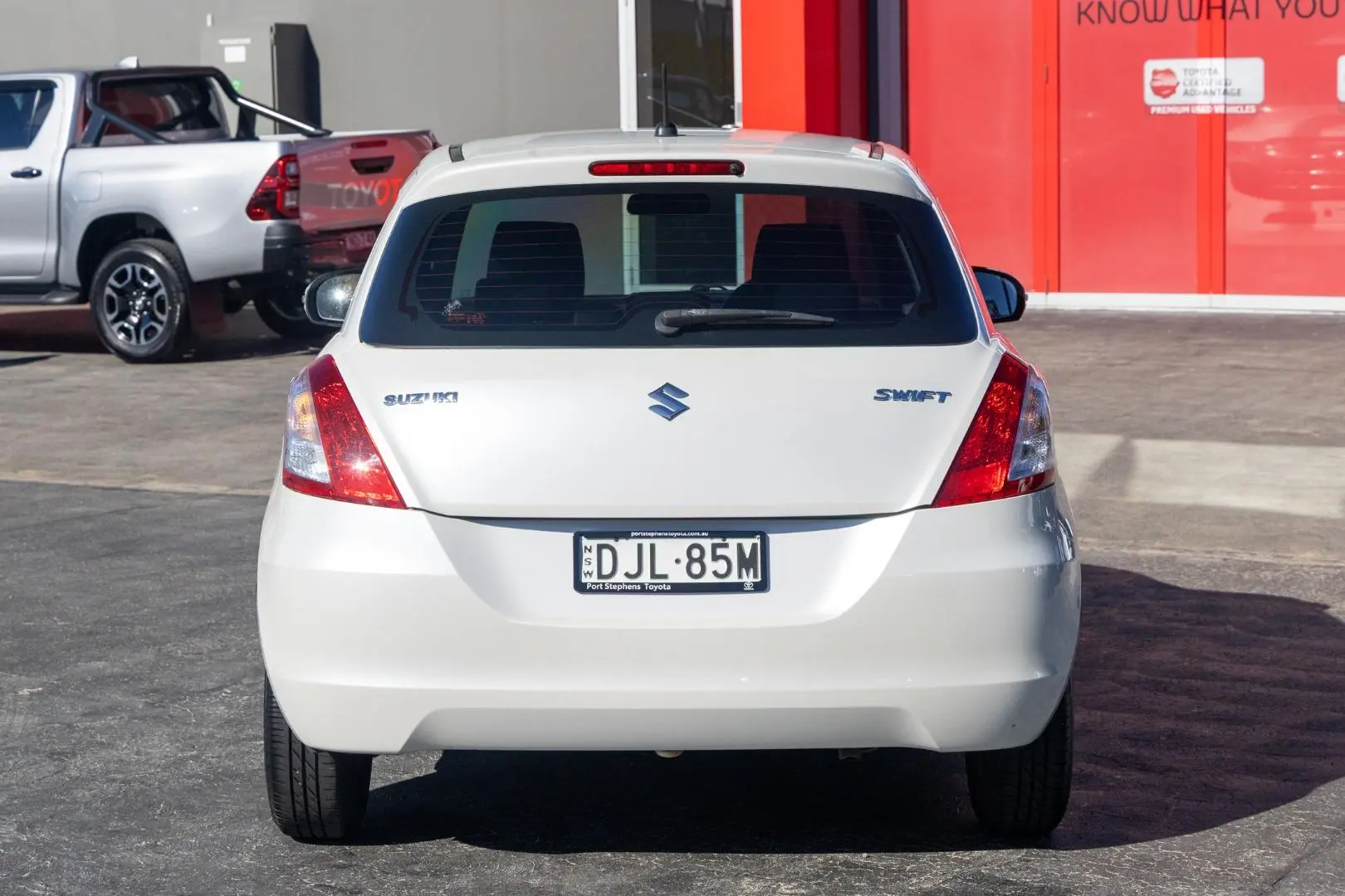 2016 Suzuki Swift Gallery Image 5