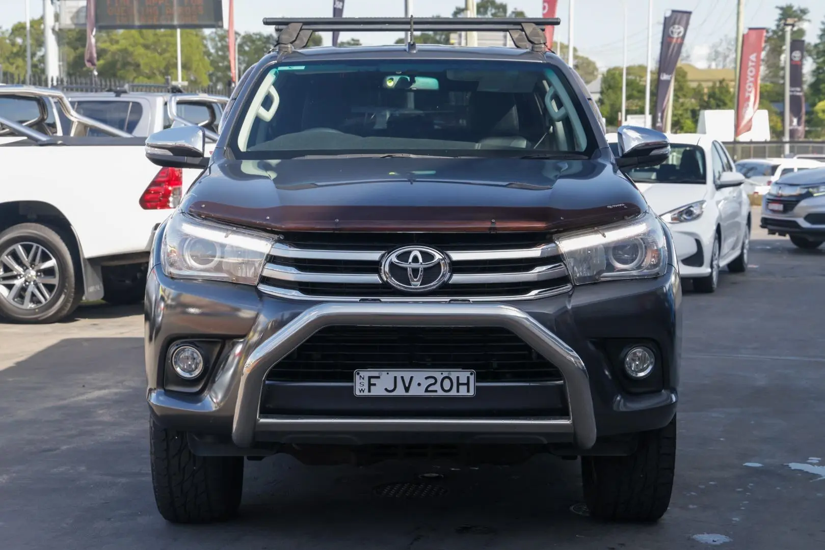 2017 Toyota Hilux Image 4