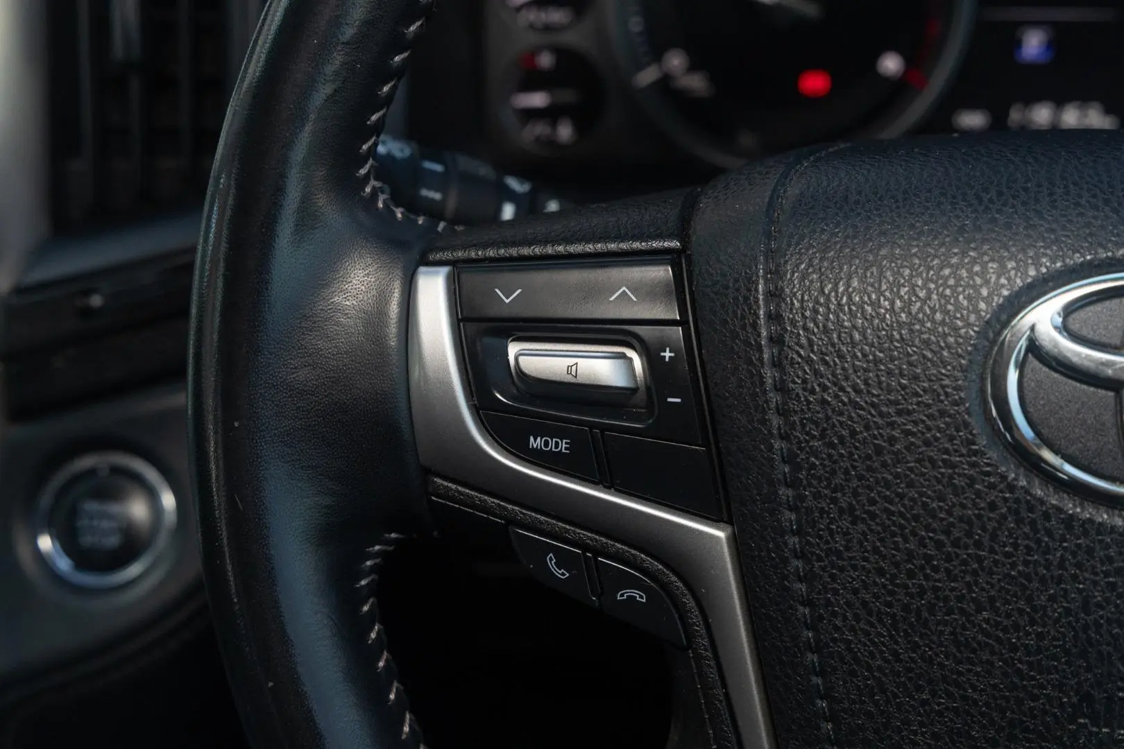2019 Toyota Landcruiser Gallery Image 11