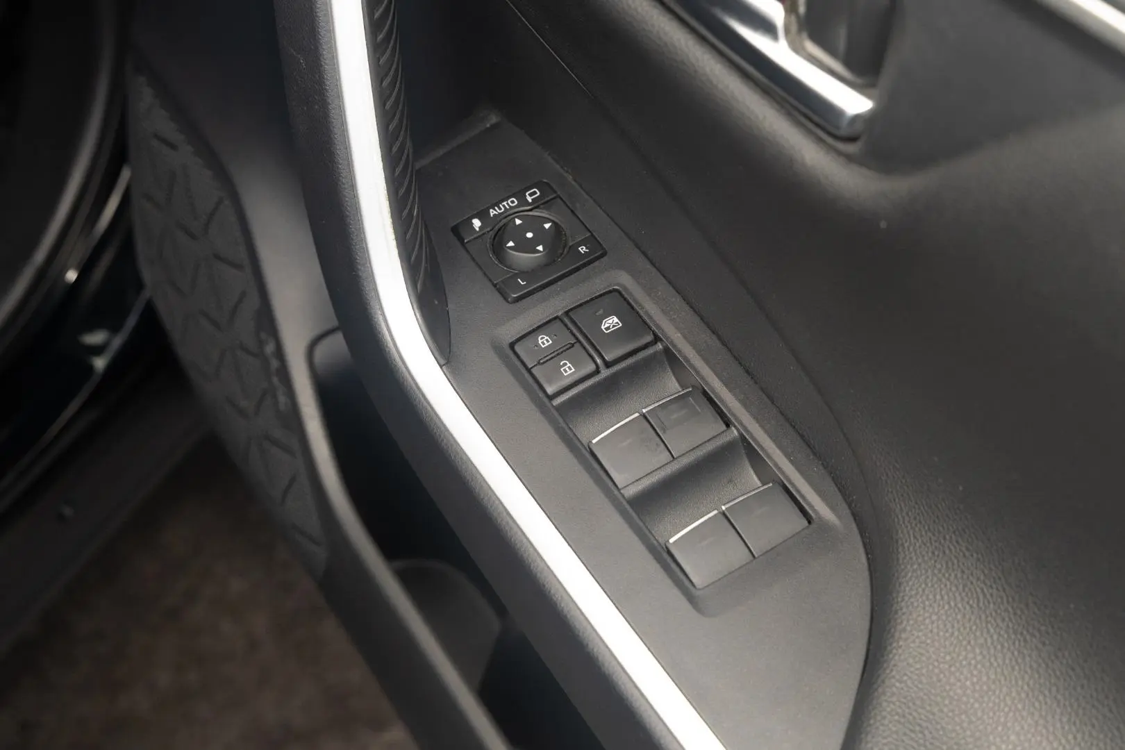 2022 Toyota RAV4 Gallery Image 18