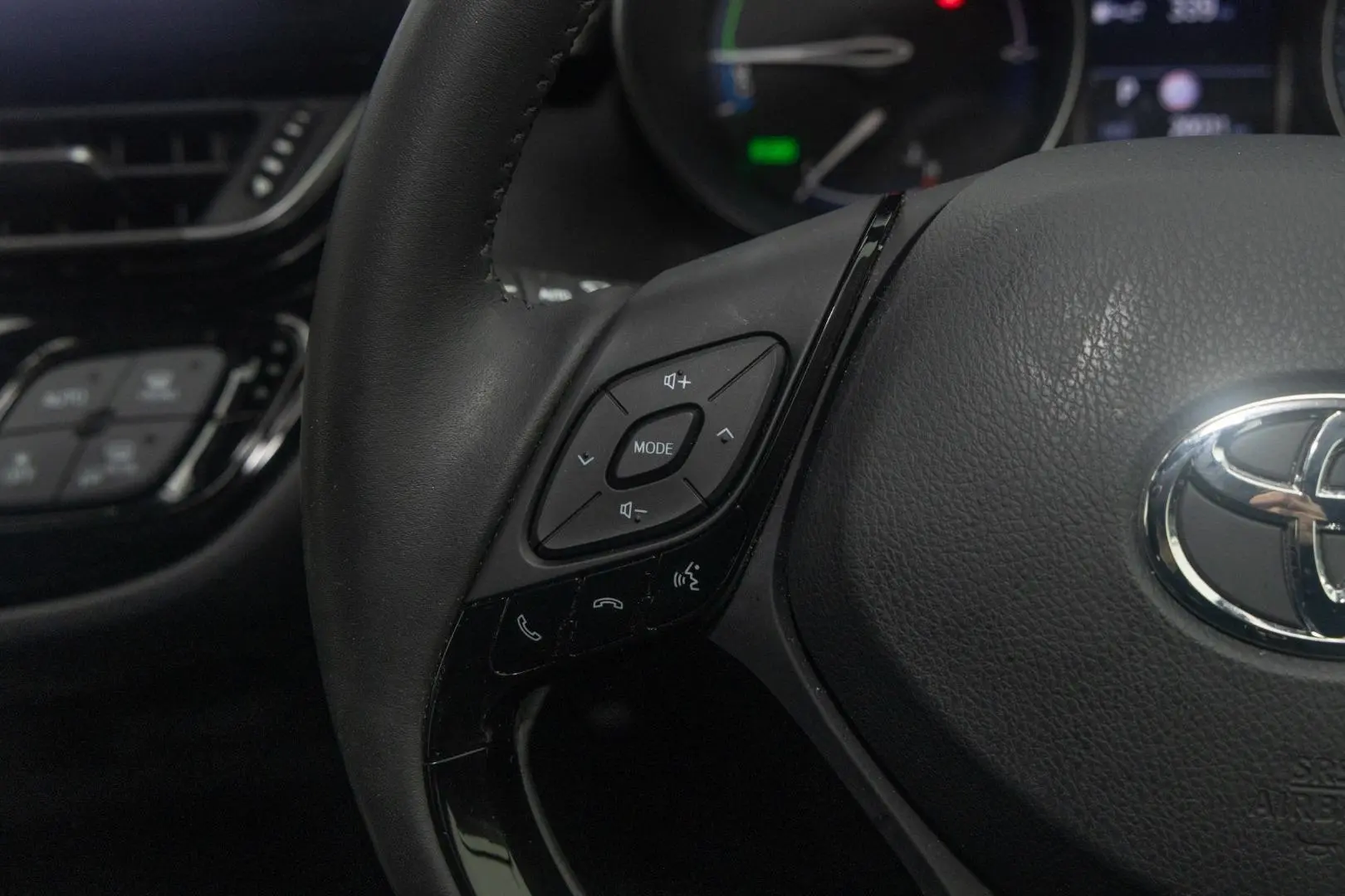 2023 Toyota C-HR Gallery Image 11