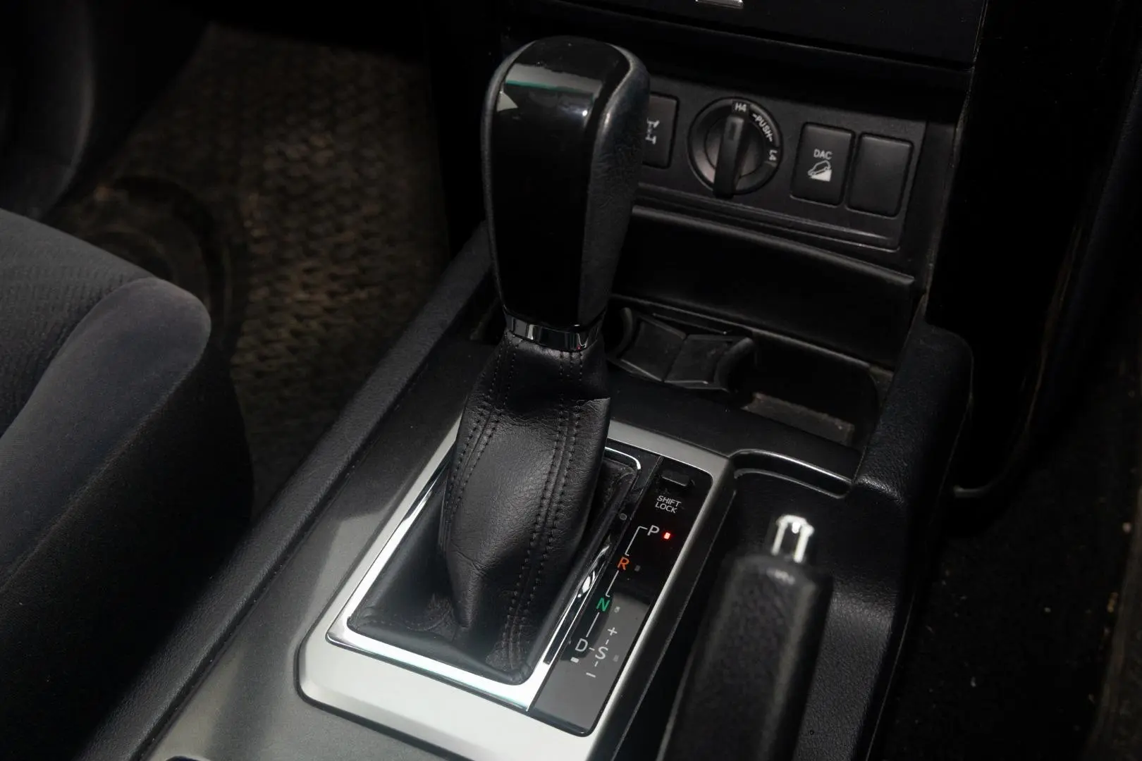2017 Toyota Landcruiser Prado Gallery Image 17