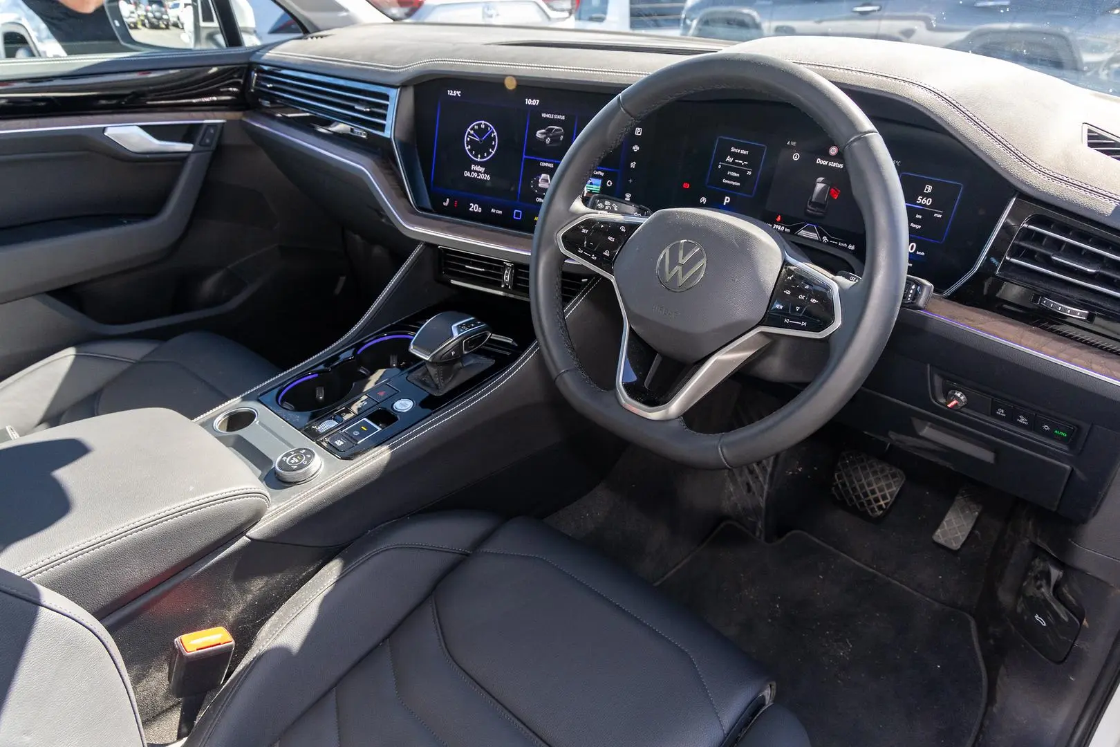 2024 Volkswagen Touareg Gallery Image 7