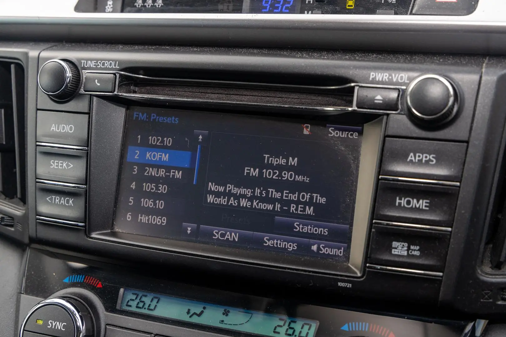2017 Toyota RAV4 Gallery Image 14