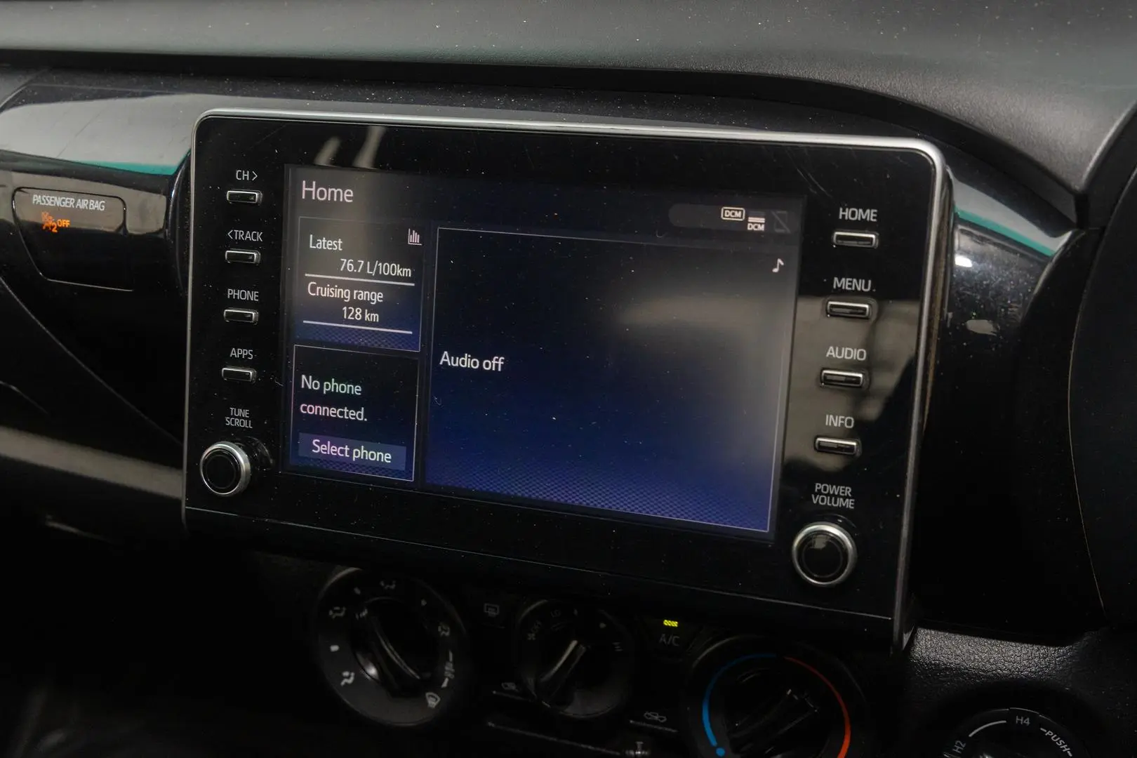 2022 Toyota Hilux Gallery Image 13