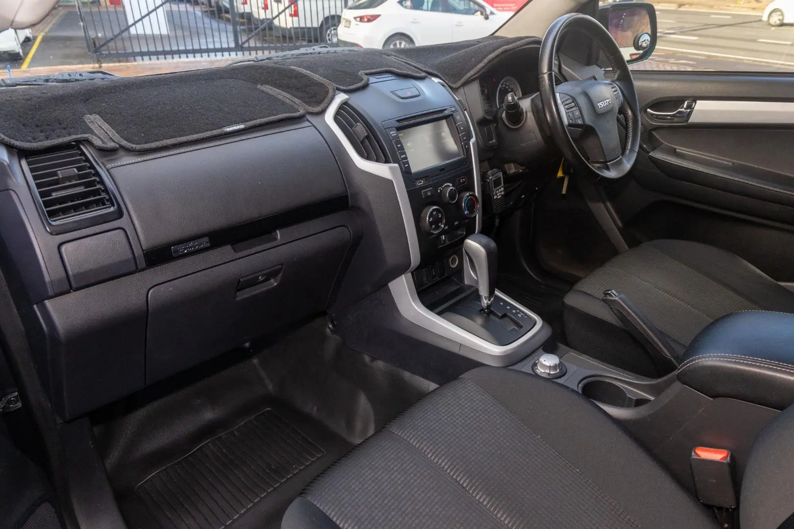 2019 Isuzu D-MAX Gallery Image 8