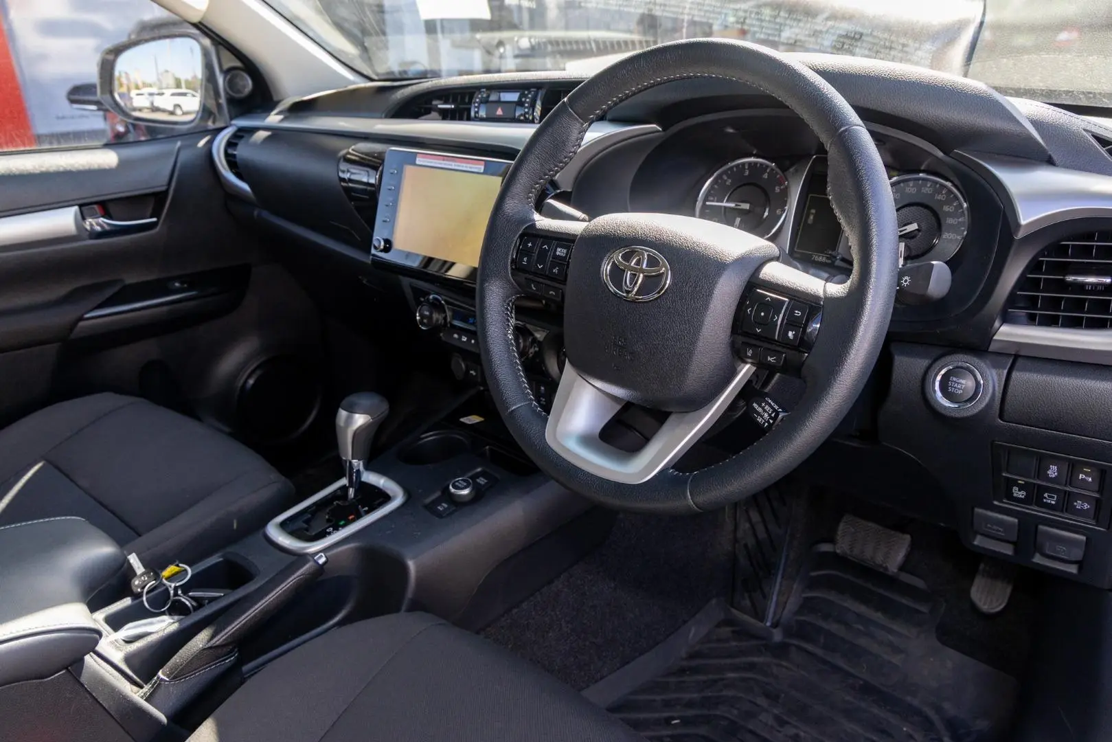 2025 Toyota Hilux Gallery Image 7