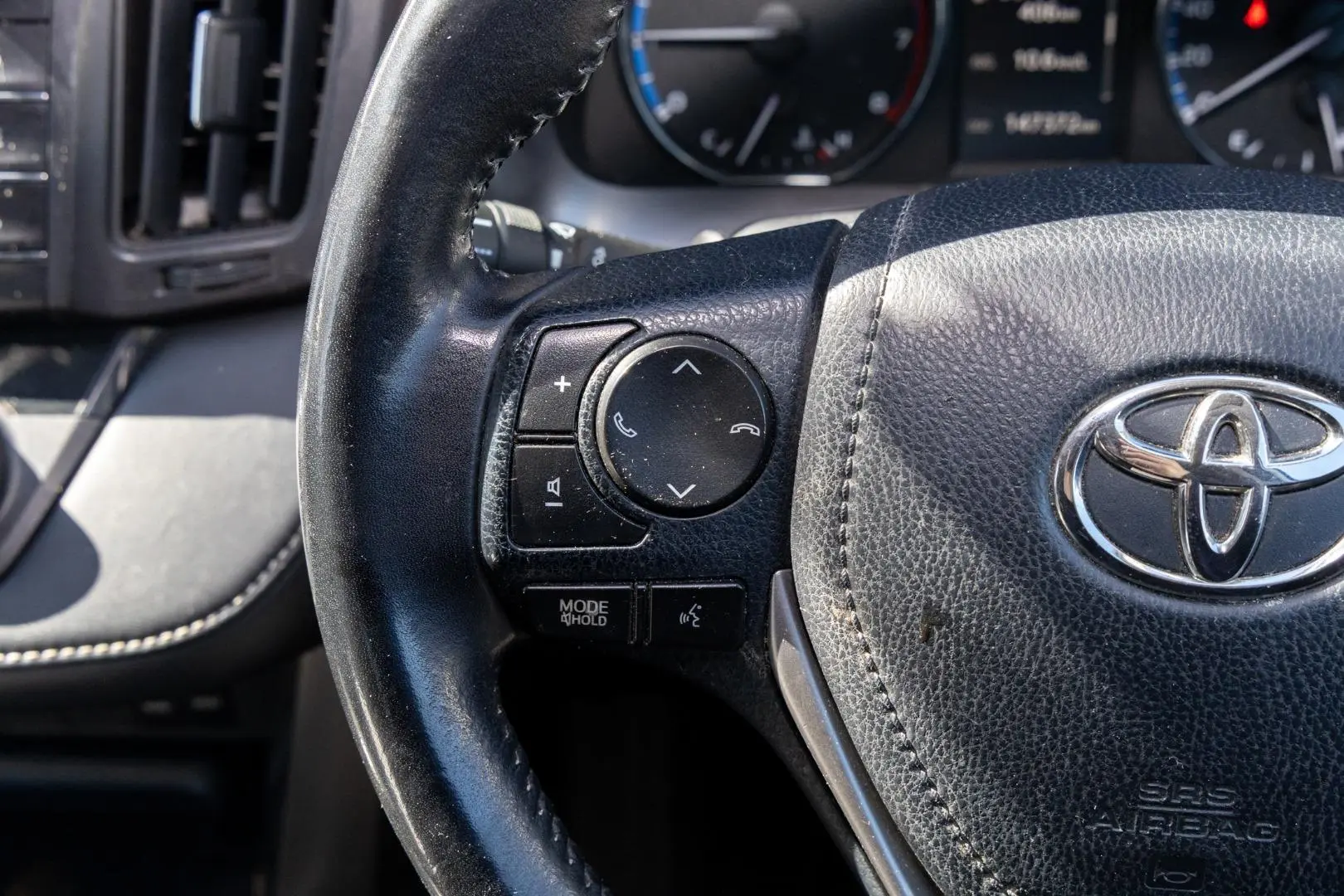 2017 Toyota RAV4 Gallery Image 11