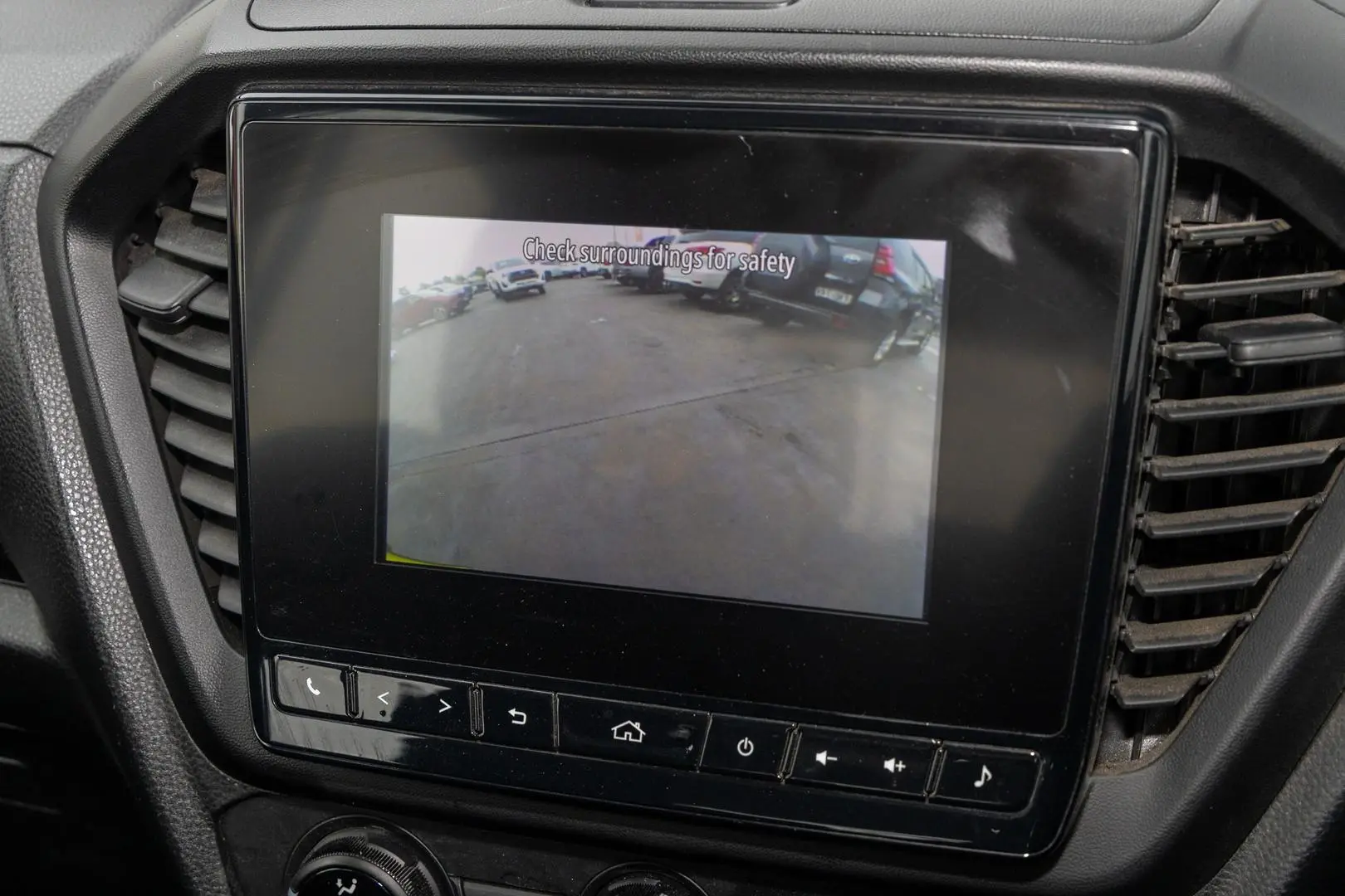 2023 Isuzu D-MAX Gallery Image 15