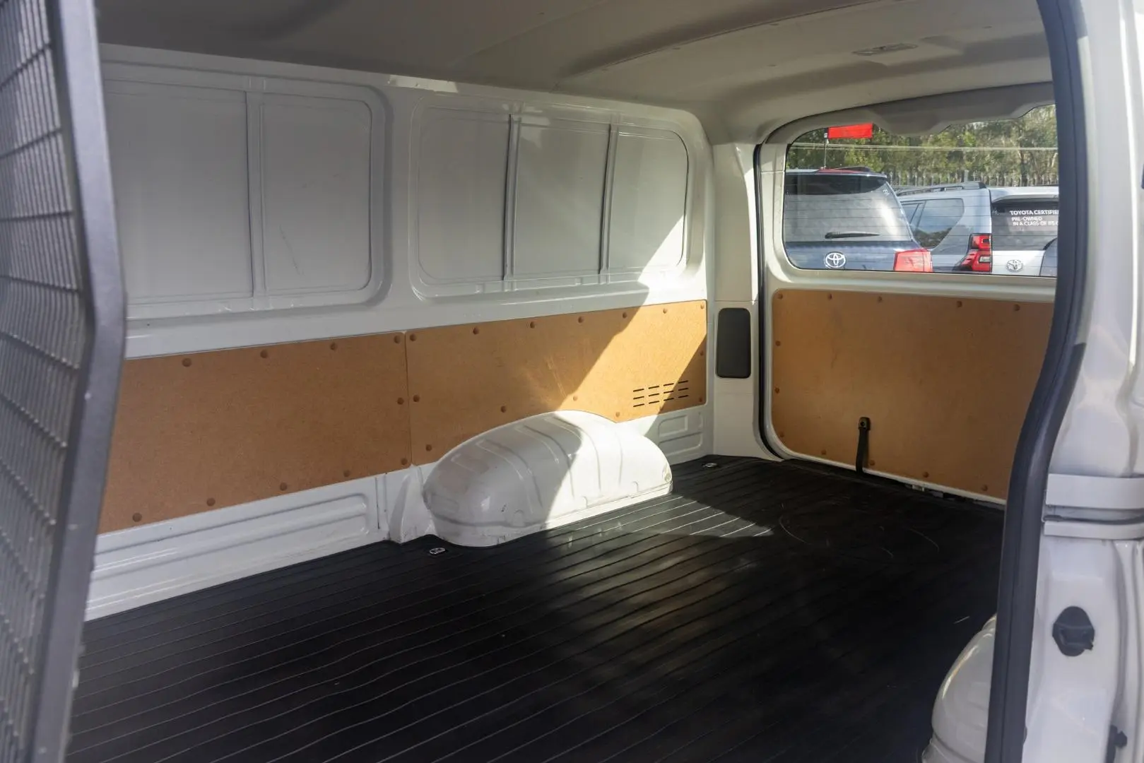 2023 Toyota Hiace Gallery Image 9