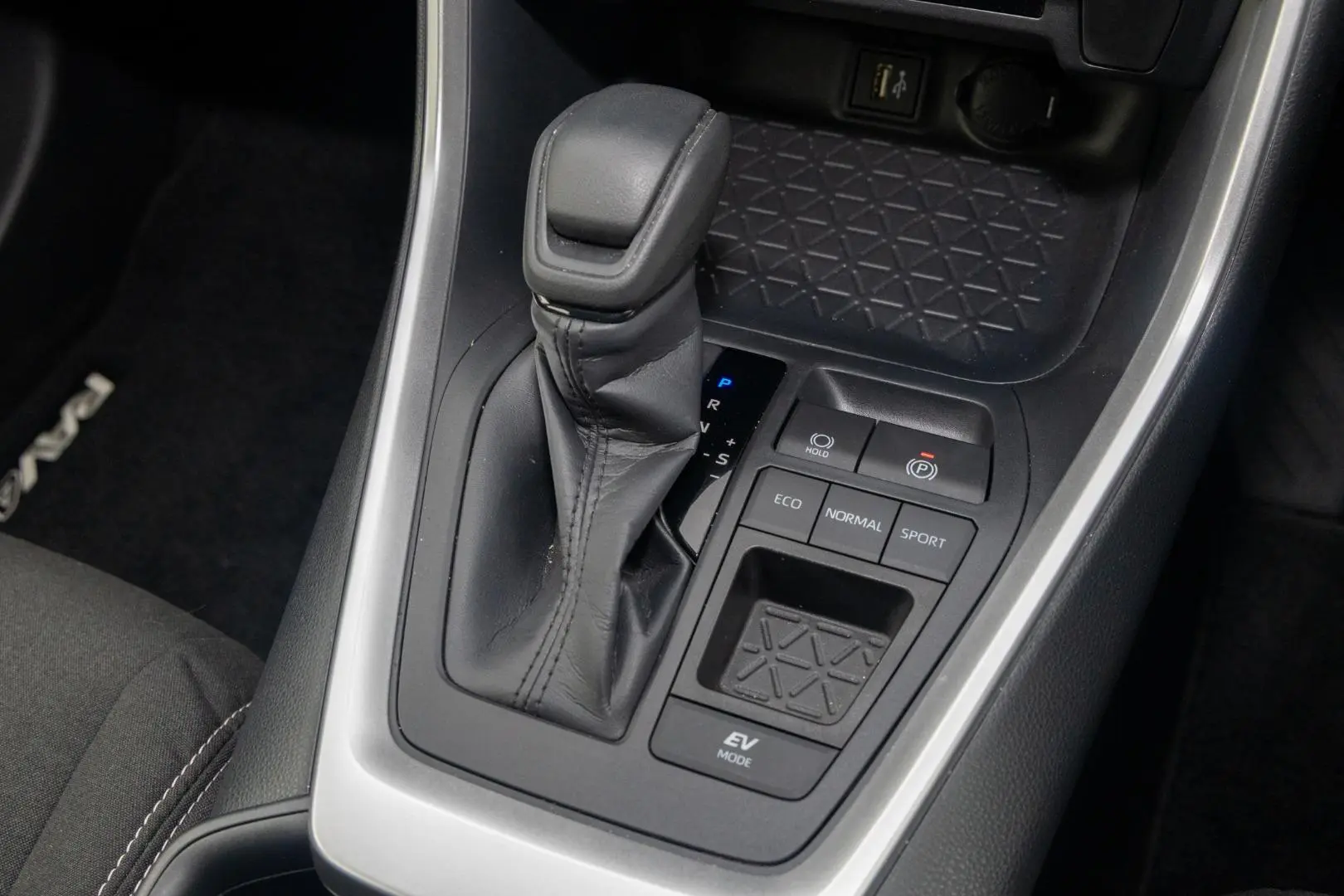 2025 Toyota RAV4 Gallery Image 17