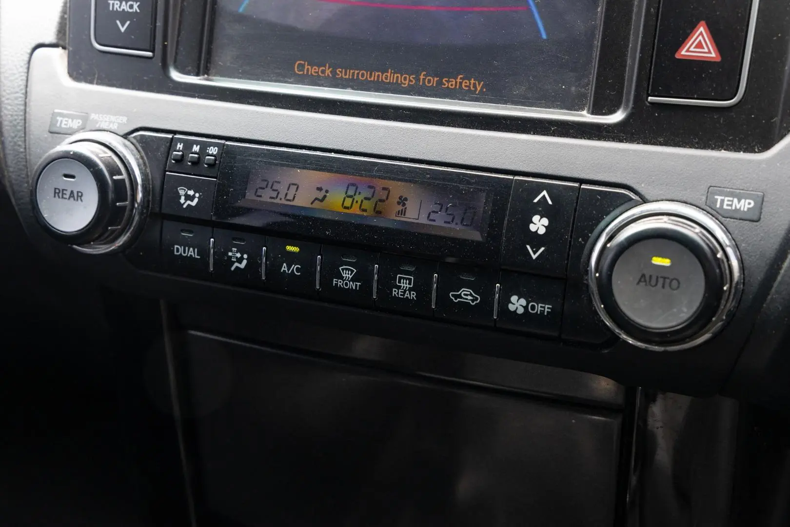 2015 Toyota Landcruiser Prado Gallery Image 16