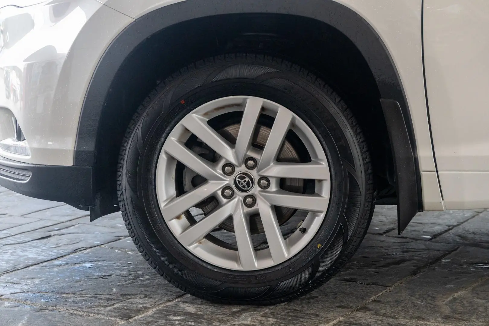 2016 Toyota Kluger Gallery Image 22