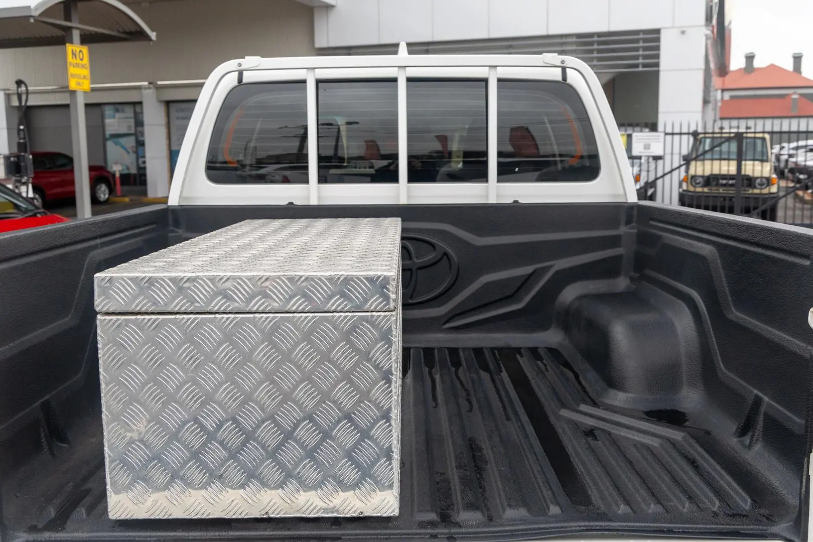 2022 Toyota Hilux Gallery Image 18