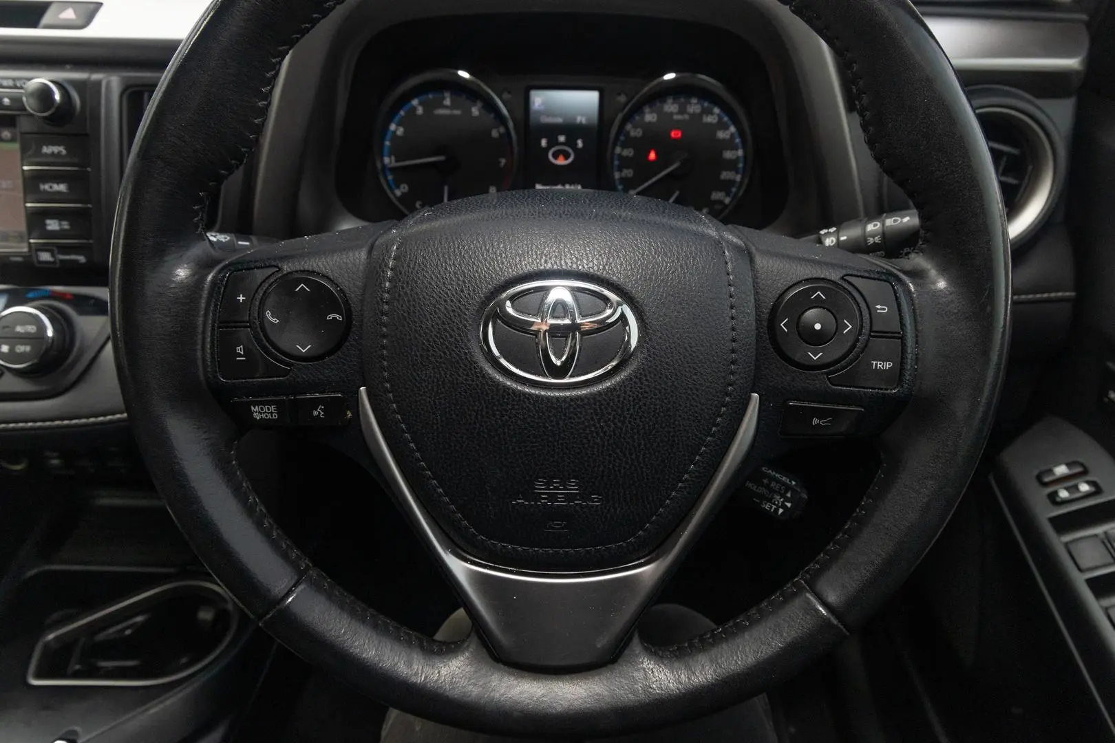 2018 Toyota RAV4 Gallery Image 10
