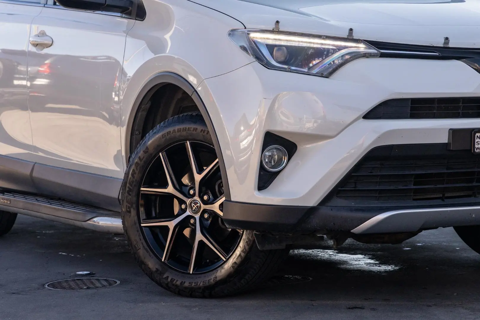 2016 Toyota RAV4 Gallery Image 6