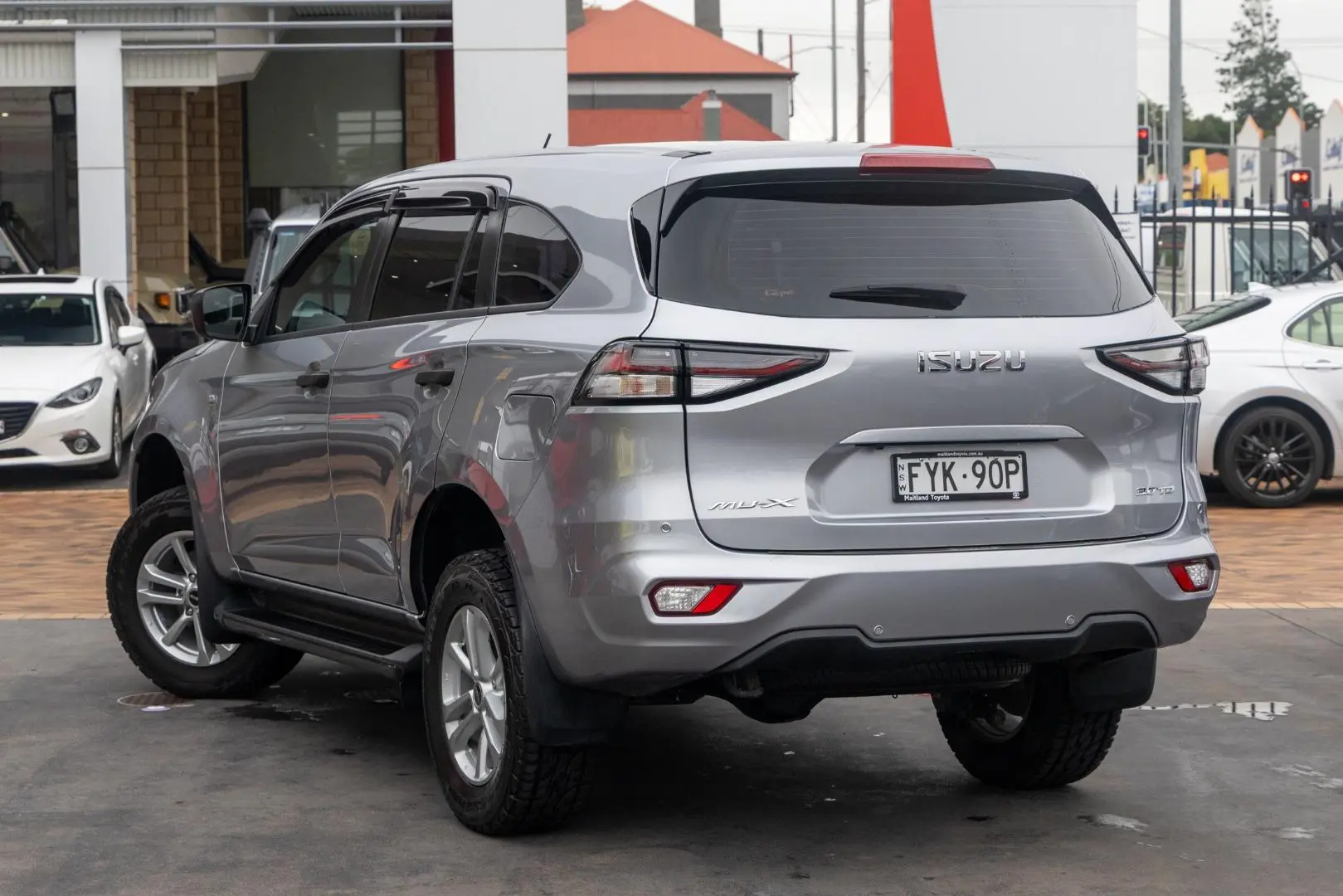 2022 Isuzu MU-X Gallery Image 2