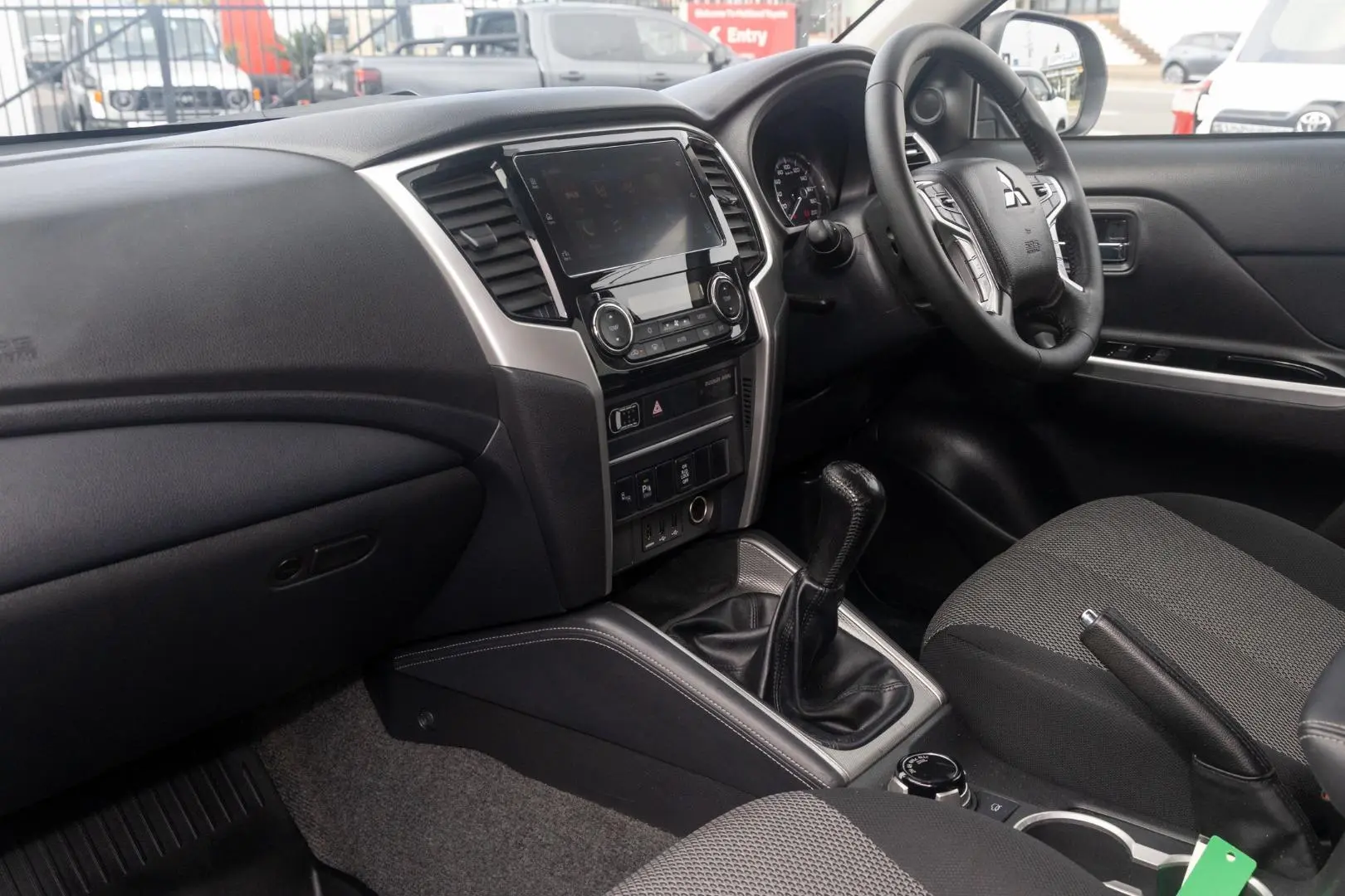 2023 Mitsubishi Triton Gallery Image 8