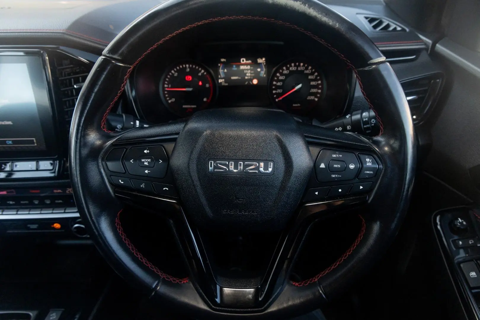 2022 Isuzu D-MAX Gallery Image 10