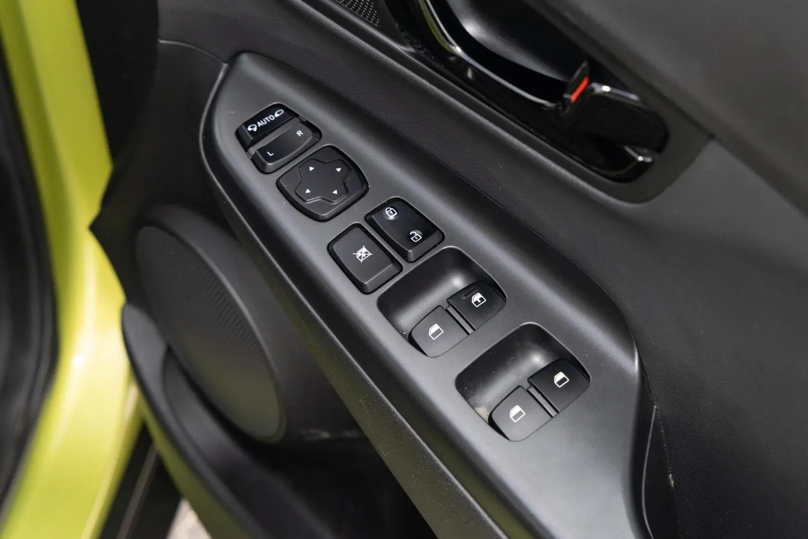2017 Hyundai Kona Gallery Image 18