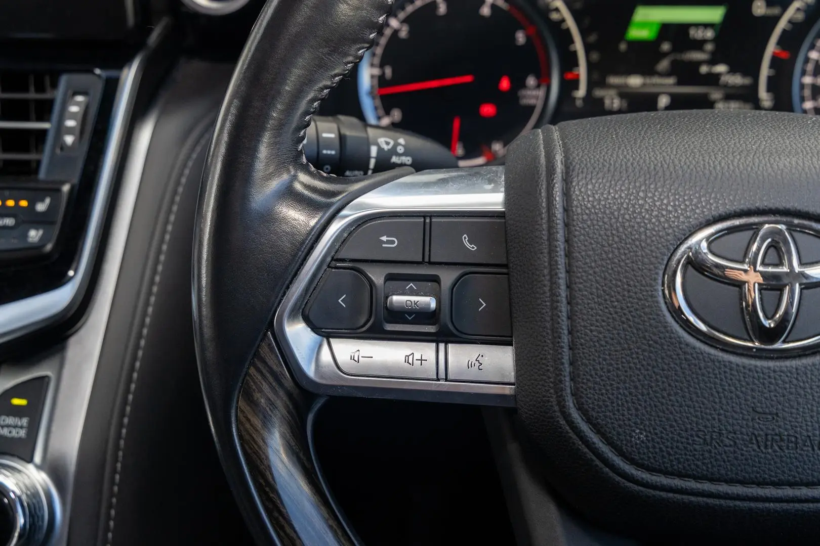 2022 Toyota Landcruiser Gallery Image 11