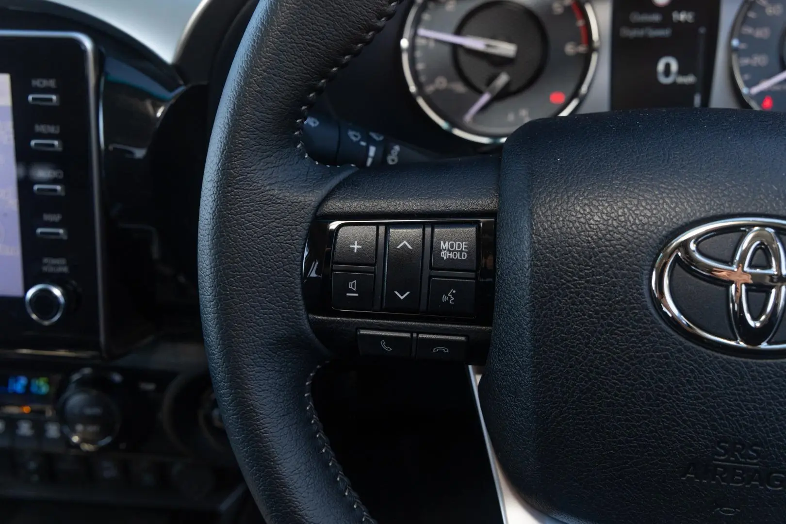 2025 Toyota Hilux Gallery Image 11