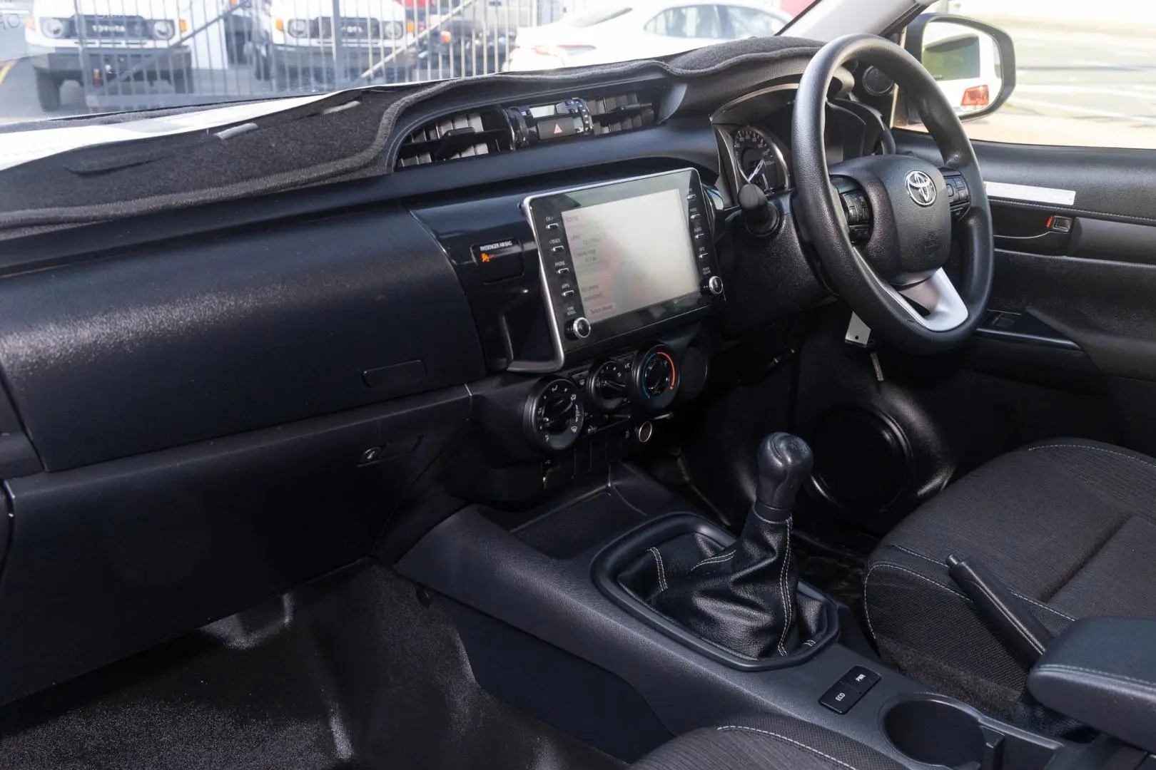 2022 Toyota Hilux Gallery Image 8