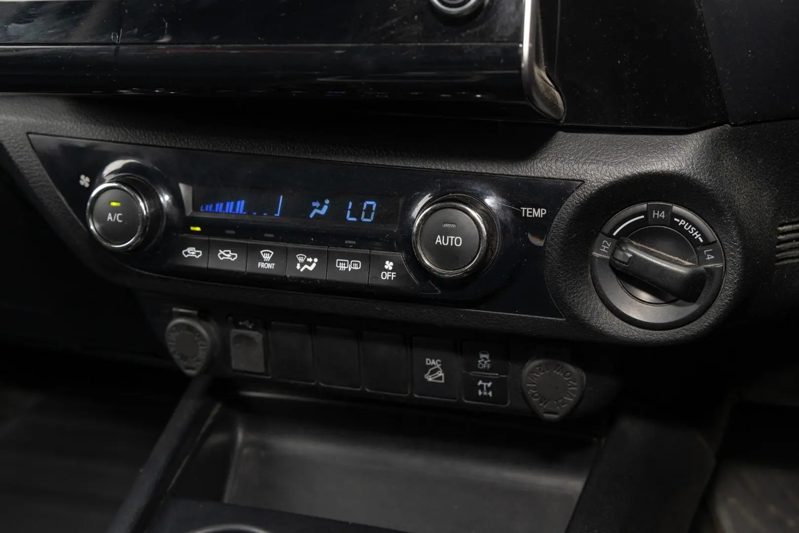 2021 Toyota Hilux Gallery Image 16