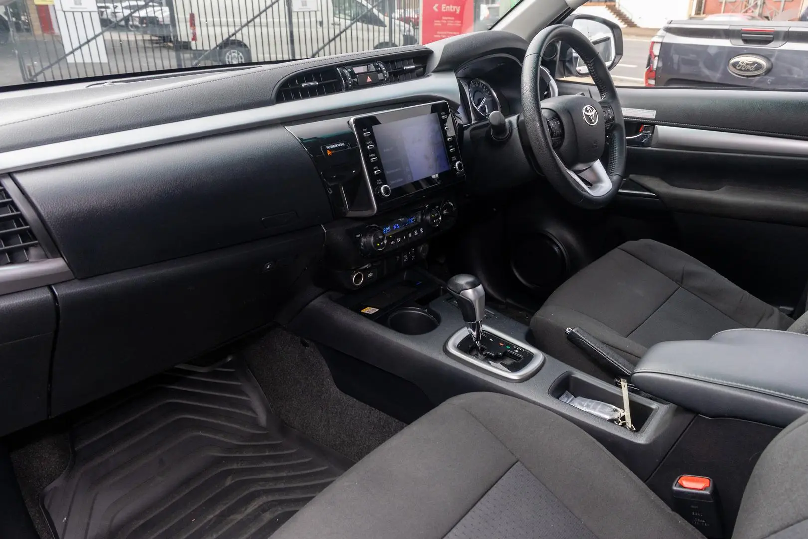 2024 Toyota Hilux Gallery Image 8