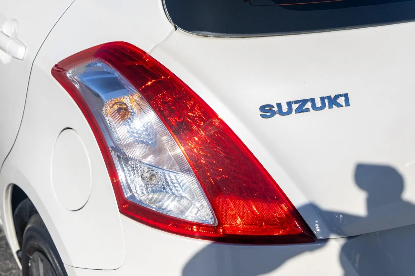 2016 Suzuki Swift Gallery Image 18