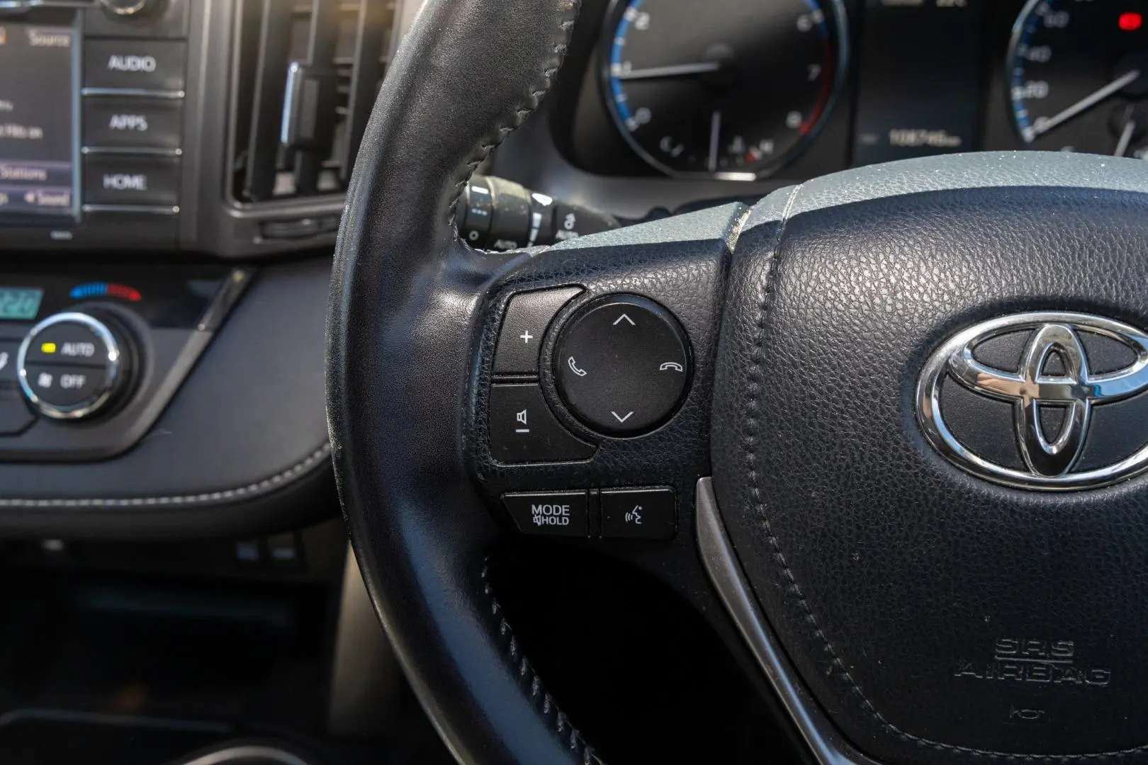 2016 Toyota RAV4 Gallery Image 11