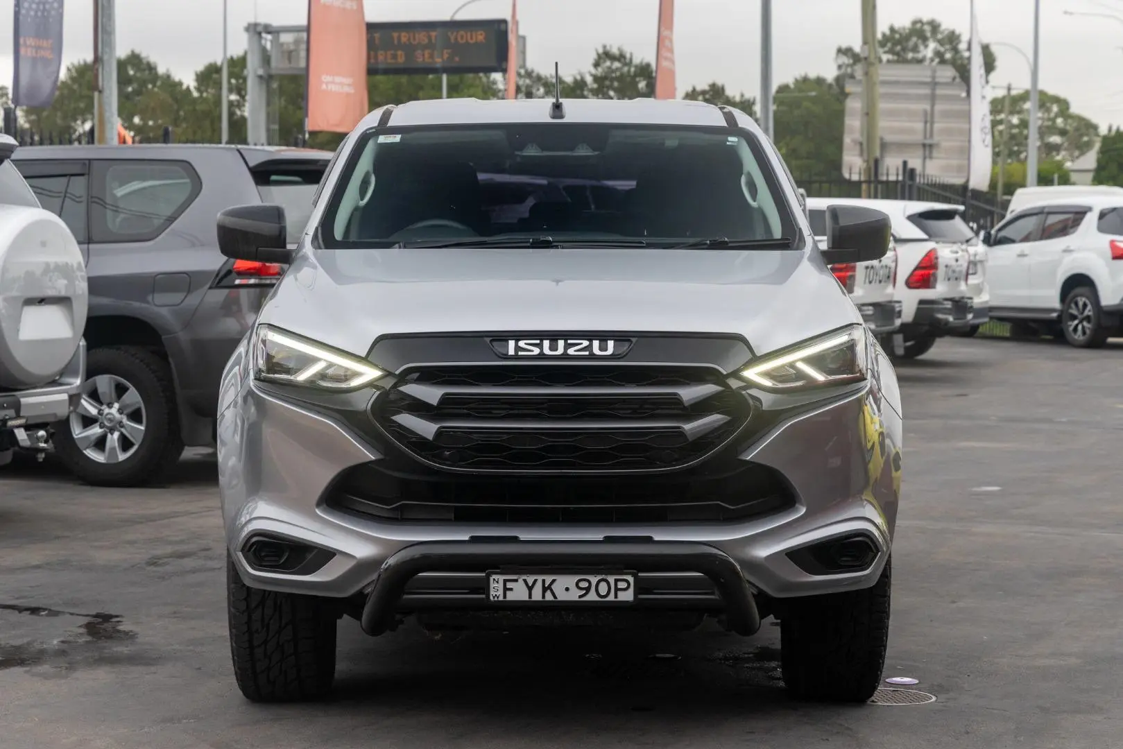 2022 Isuzu MU-X Gallery Image 4