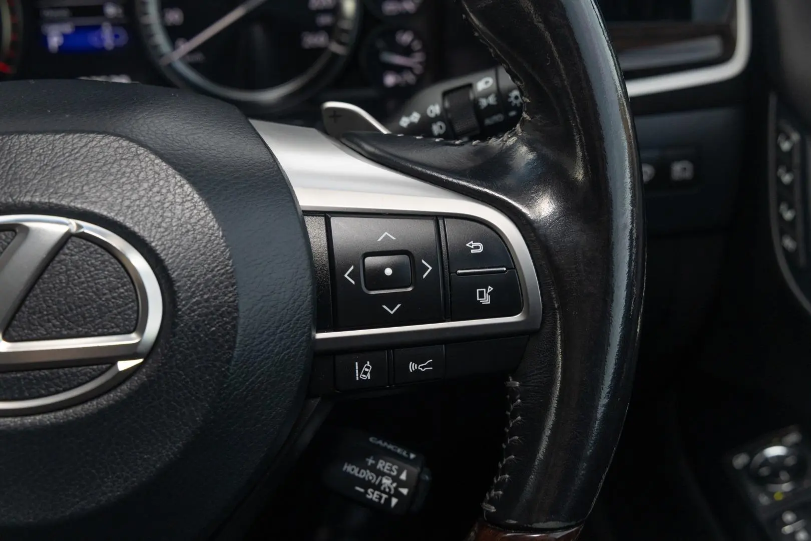 2017 Lexus LX Gallery Image 13