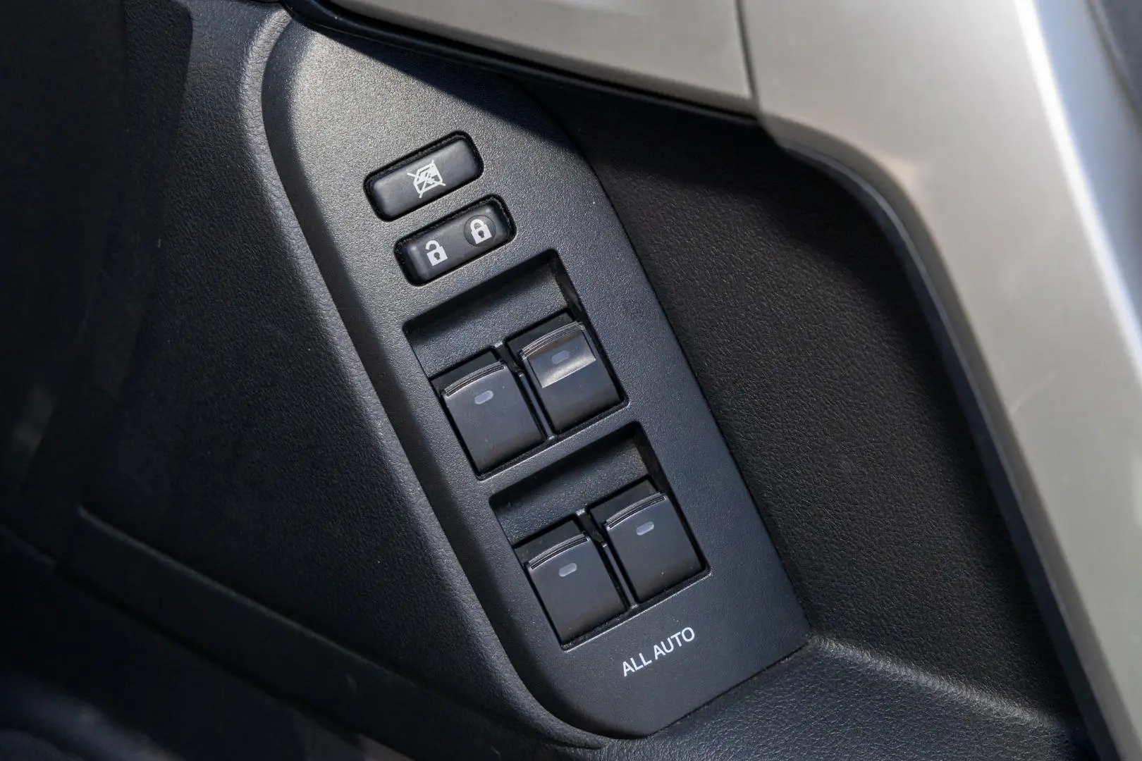 2021 Toyota Landcruiser Prado Gallery Image 17