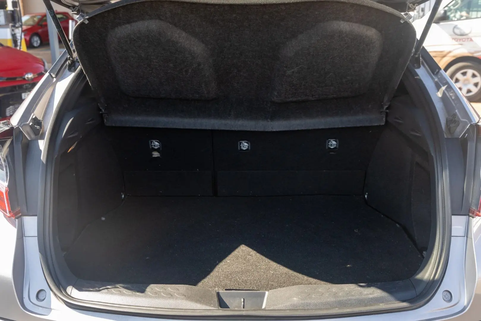 2018 Toyota C-HR Gallery Image 19