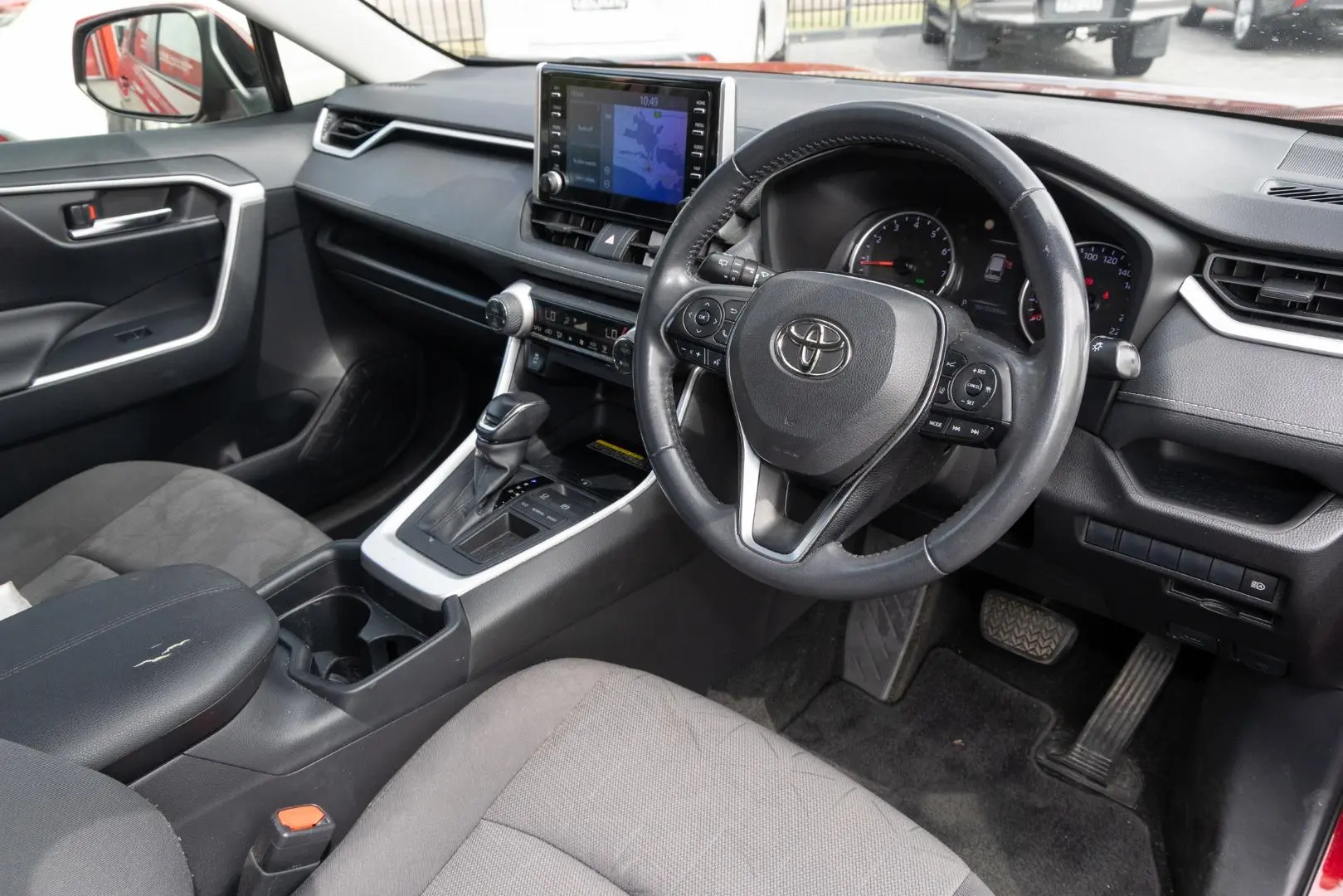 2019 Toyota RAV4 Gallery Image 7