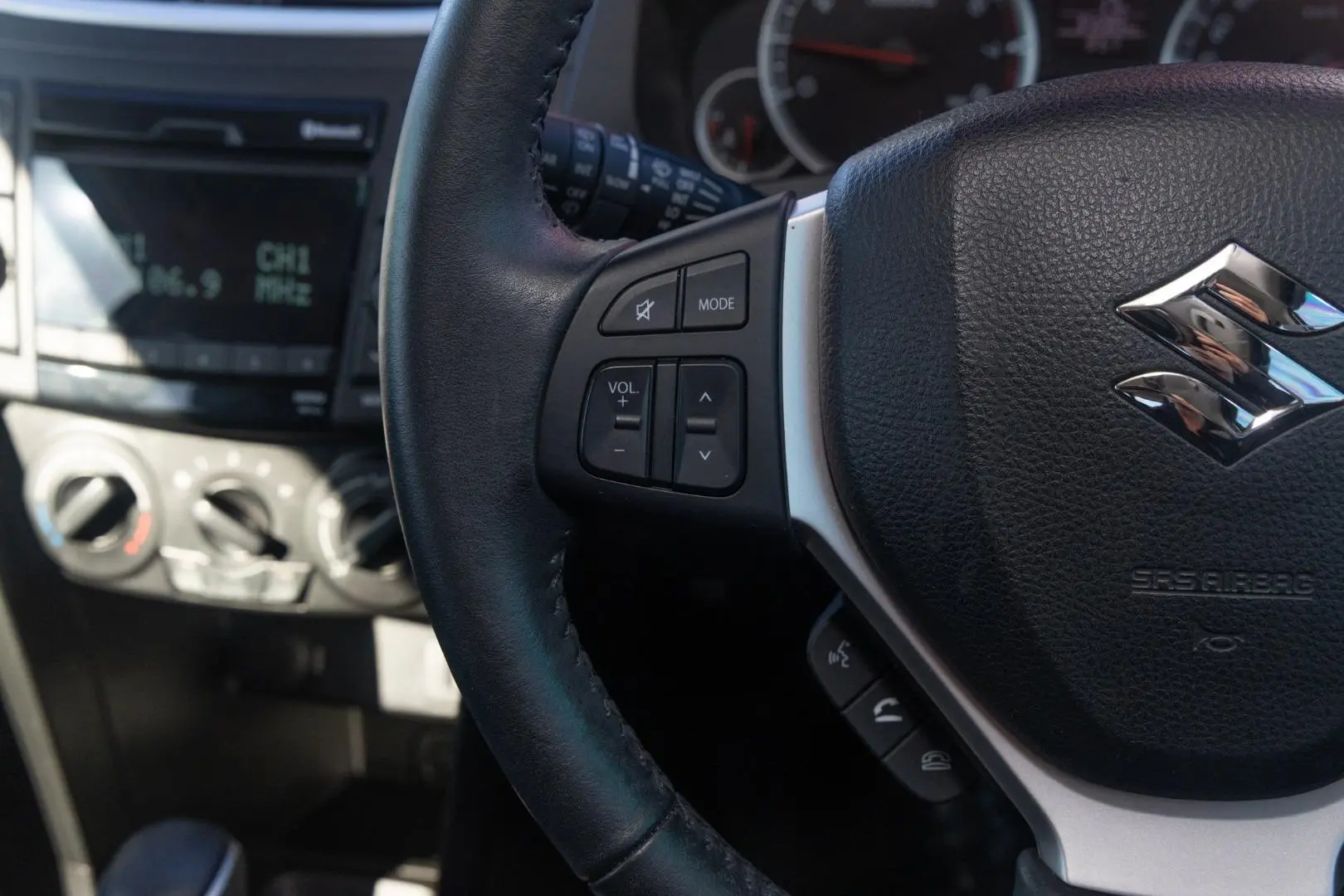 2016 Suzuki Swift Gallery Image 11