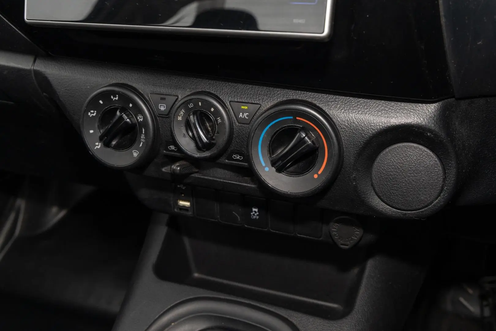 2020 Toyota Hilux Gallery Image 16