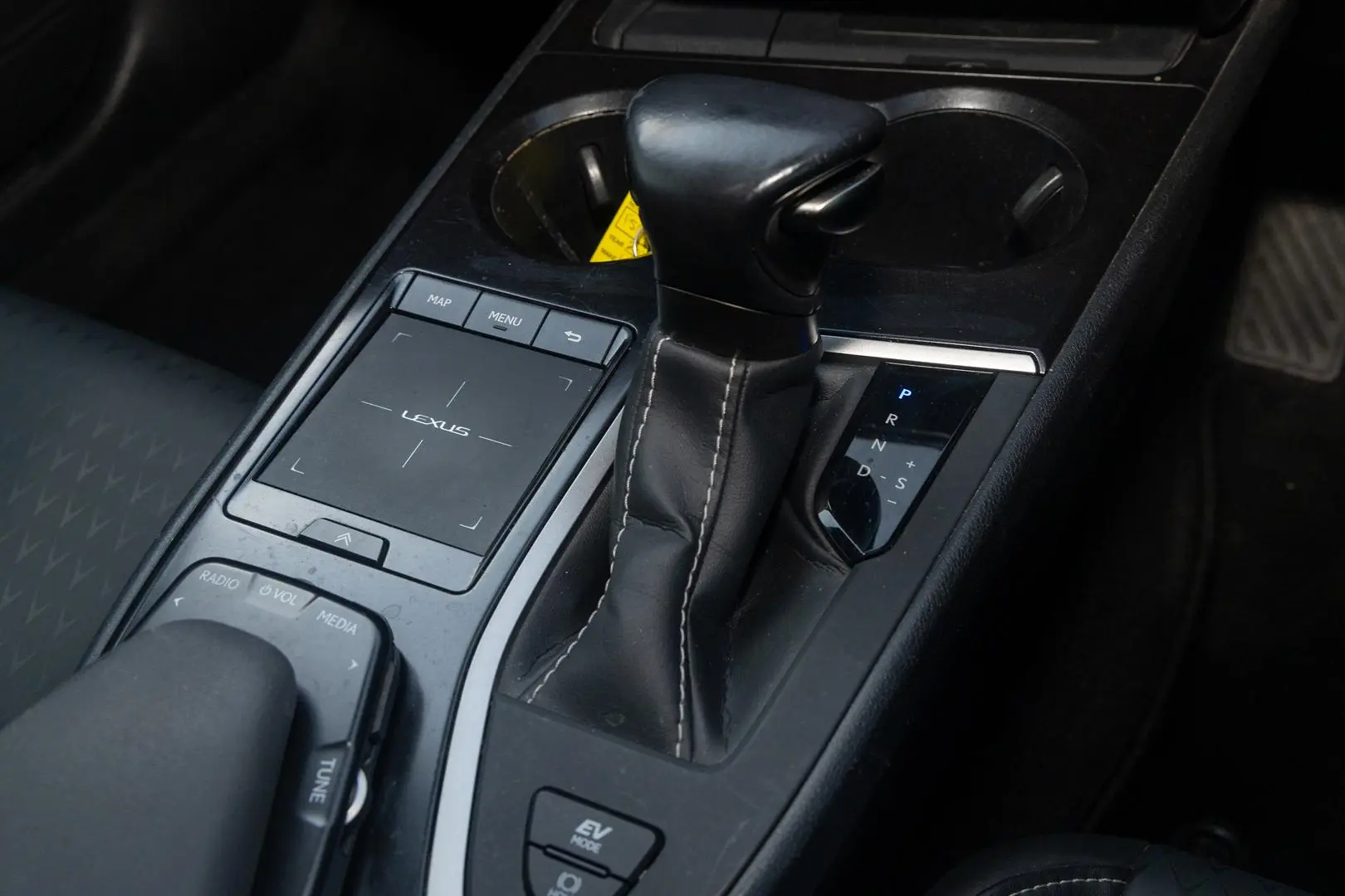 2020 Lexus UX Gallery Image 17