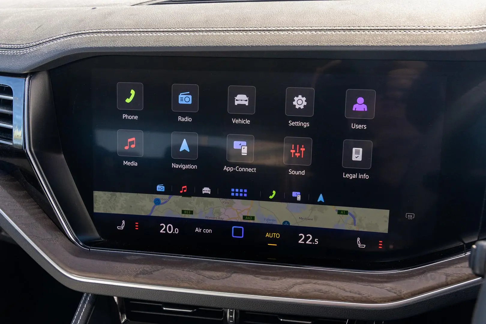 2024 Volkswagen Touareg Gallery Image 16